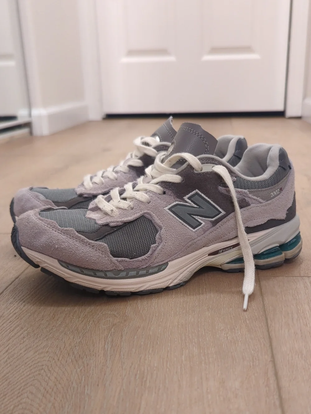 New Balance Men’s 2002R Grey Running Shoes